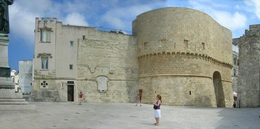 piazza Castello Aragonese