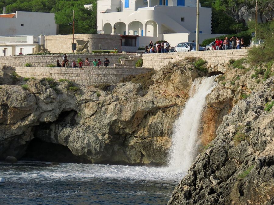 la Cascata Sfocia Nel Mare