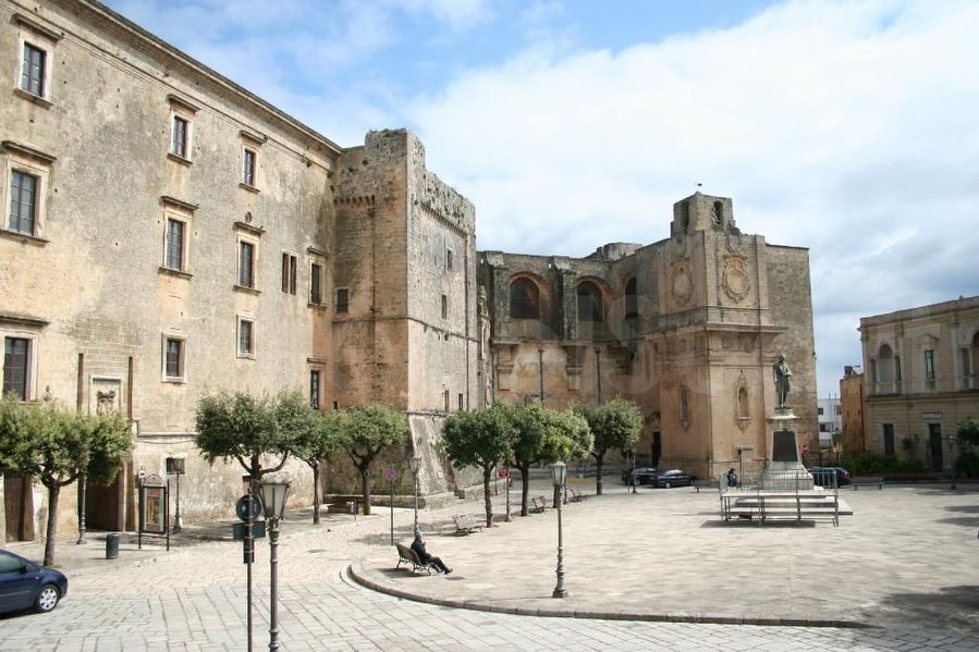 largo Piazza Pisanelli